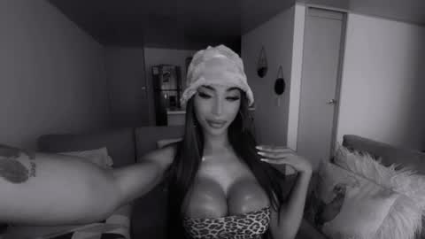 julessy online show from March 5, 3:18 pm