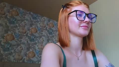 Snapshot of juli_ginger chatting on July 15, 9:25 am Julia online show from July 15, 9:25 am
