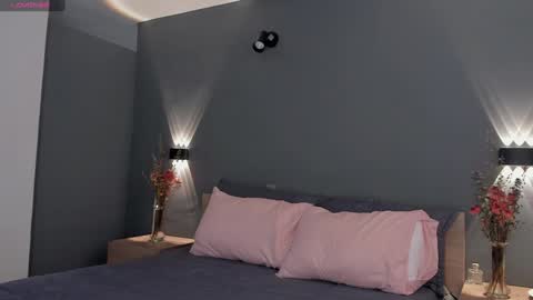 Juli Modelo Independiente online show from December 6, 5:55 pm