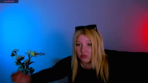juli kisss online show from June 10, 10:25 am