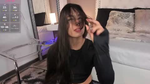 Snapshot of julia_martinezz_ chatting on June 16, 11:35 am J U L IA M A R T I N E Z online show from June 16, 11:35 am