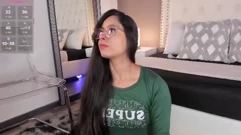 Snapshot of julia_martinezz_ chatting on June 24, 11:42 am J U L IA M A R T I N E Z online show from June 24, 11:42 am