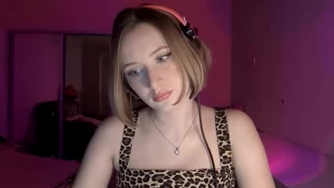 Snapshot of juliahupman chatting on February 18, 5:20 pm Kate online show from February 18, 5:20 pm