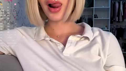 Snapshot of juliahupman chatting on July 12, 6:43 pm Kate online show from July 12, 6:43 pm