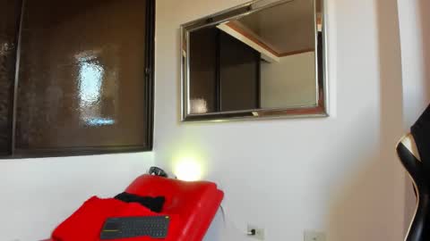 julian_wallace online show from March 13, 4:02 pm