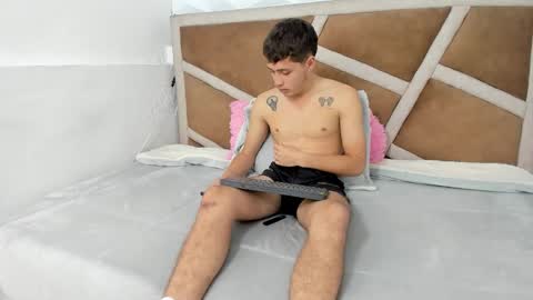 julian online show from November 25, 5:24 pm