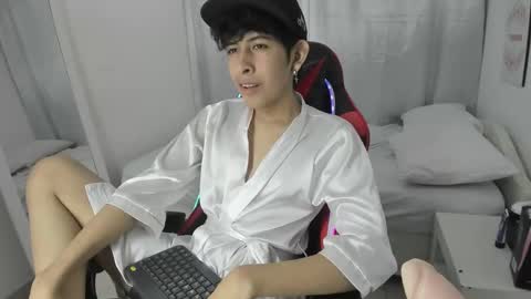 Julian online show from March 24, 7:19 pm