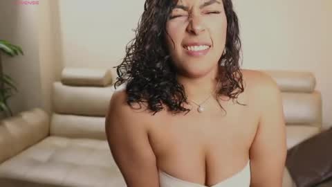 Juliana online show from May 20, 8:48 pm
