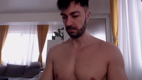 Snapshot of julianroyce chatting on February 10, 8:07 am JulianRoyce online show from February 10, 8:07 am