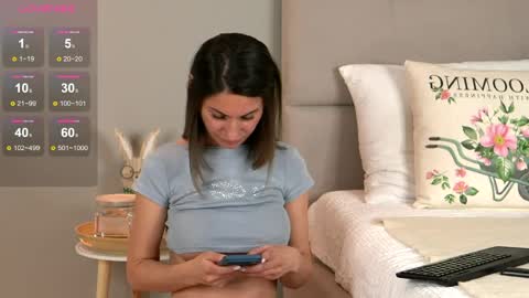 Julie online show from April 4, 2:03 pm