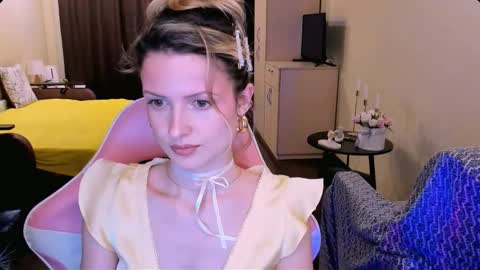 Julie online show from March 3, 2:45 pm