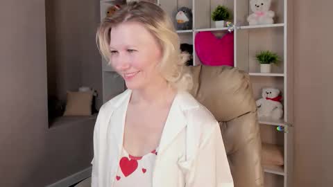 Julie Lucasss online show from March 10, 12:37 am