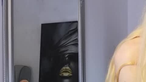 Julia online show from November 8, 1:17 am