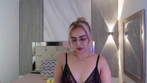 julieta__fox_ online show from April 8, 3:50 am