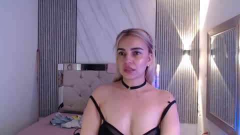 julieta__fox_ online show from April 11, 7:45 am