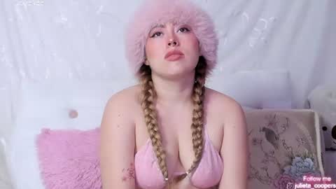 Snapshot of julieta_cooper20 chatting on June 21, 4:48 am Juli online show from June 21, 4:48 am