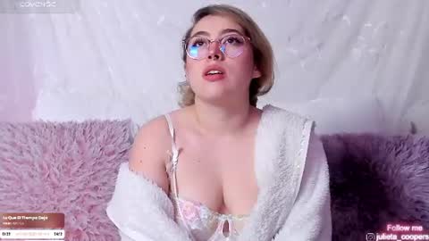 Snapshot of julieta_cooper20 chatting on July 14, 4:06 am Juli online show from July 14, 4:06 am