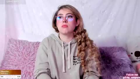 Snapshot of julieta_cooper20 chatting on July 16, 4:07 am Juli online show from July 16, 4:07 am