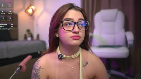 Snapshot of julieth_rojas chatting on May 22, 10:04 pm julieth_rojas online show from May 22, 10:04 pm