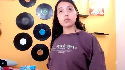 Snapshot of juliette18rose chatting on June 7, 8:01 pm juliette18rose online show from June 7, 8:01 pm