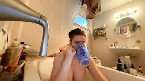 juliettelatte81200 online show from July 4, 4:57 pm