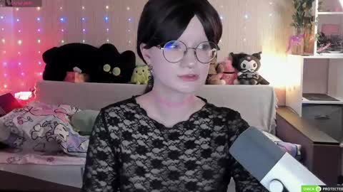 julifisher online show from May 14, 3:35 am