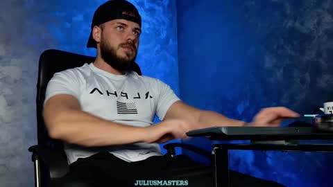 JULiUS   online show from January 12, 8:58 pm