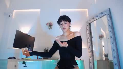 jullian online show from May 19, 1:56 am