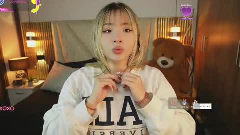 jullianapriv_ online show from February 4, 2:23 pm