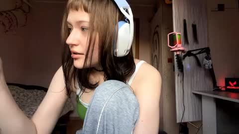 Elizabeth online show from April 10, 3:50 pm