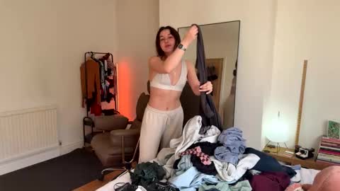 Billie  B  William online show from April 13, 8:31 am