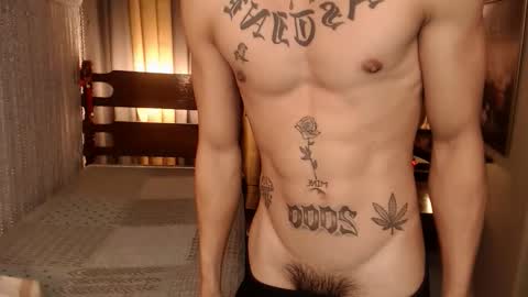 justine_hunk online show from February 18, 5:31 pm