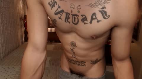 justine_hunk online show from April 19, 3:55 pm