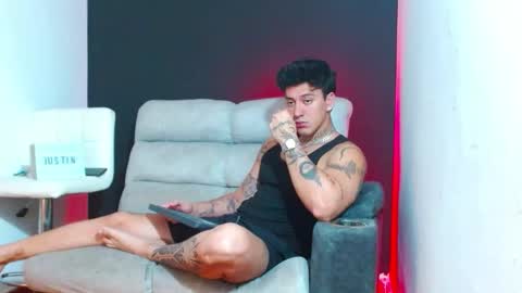 justinfuller_31 online show from February 19, 9:00 pm