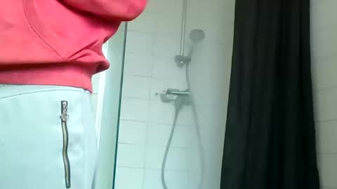 justmehere077 online show from December 18, 11:24 am