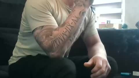 justmehere077 online show from April 2, 12:25 pm