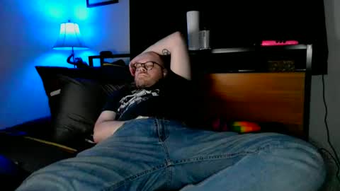 Snapshot of jwineness chatting on January 1, 7:09 am MidsizeBiGuy online show from January 1, 7:09 am