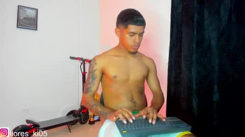 Snapshot of k_florez chatting on December 19, 2:29 am k_florez online show from December 19, 2:29 am