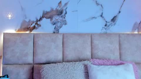 kaarol01 online show from April 18, 2:48 am