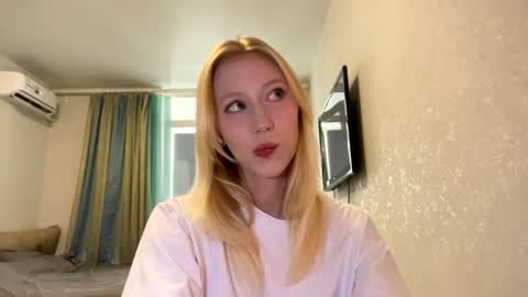 Snapshot of kacicasal chatting on July 10, 12:08 pm Mia 1st day here online show from July 10, 12:08 pm