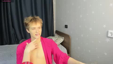 Snapshot of kai_milller chatting on February 10, 7:29 pm Kai online show from February 10, 7:29 pm