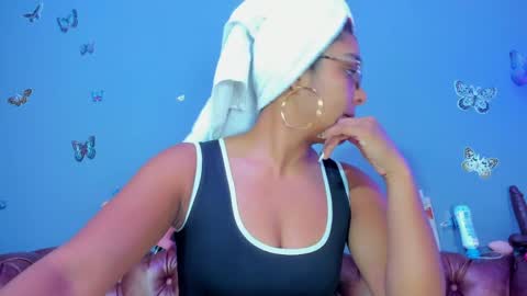 kaira_mosse_ online show from April 7, 10:59 am