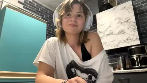 I am Lee ntmu Lets hit 10 Thumbs Up together online show from June 22, 6:27 pm