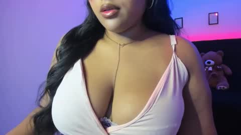 Snapshot of kamala_khan_tx chatting on May 7, 5:51 pm Online 800 to 1400 online show from May 7, 5:51 pm