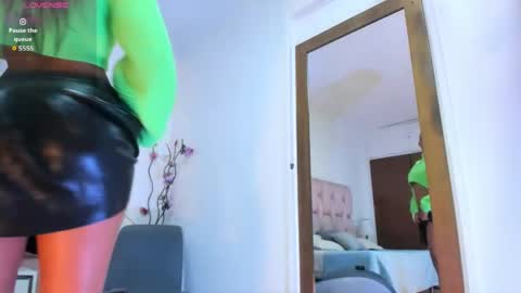 Snapshot of kamila_arias chatting on April 25, 12:52 pm online show from April 25, 12:52 pm