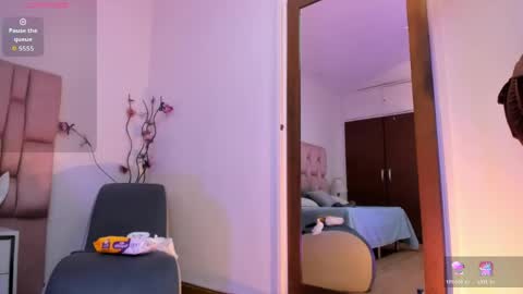 Snapshot of kamila_arias chatting on April 27, 12:36 pm online show from April 27, 12:36 pm