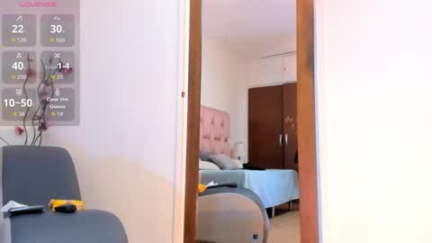Snapshot of kamila_arias chatting on April 28, 1:05 pm online show from April 28, 1:05 pm