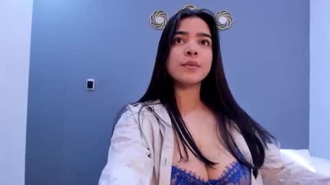 Kamila Betancourt online show from June 4, 1:39 pm