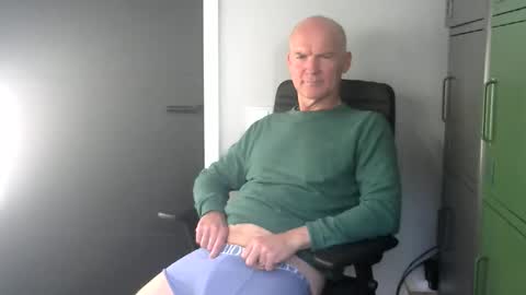 Robbie online show from April 8, 4:51 pm