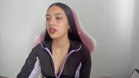 Snapshot of karely_sweet_ chatting on July 17, 3:18 pm karely_sweet_ online show from July 17, 3:18 pm